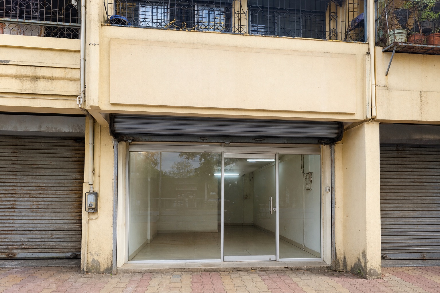 Ground floor shop of 320 sqft on Chandavarkar Road, Borivali West